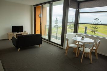 Watt Street 1 BR Apartment W Ocean Views - SA Accommodation 0