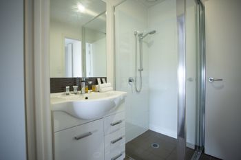 Watt Street 1 BR Apartment W Ocean Views - SA Accommodation 1