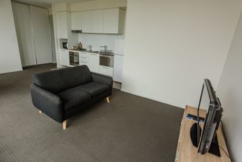 Watt Street 1 BR Apartment W Ocean Views - SA Accommodation 5