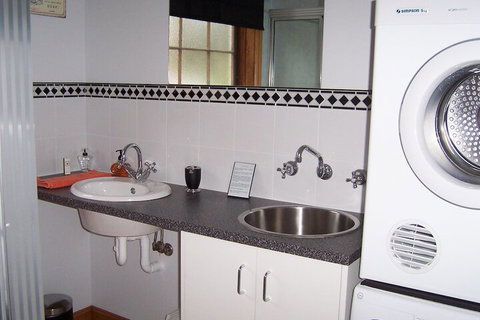 Cottage On Gunning - SA Accommodation 6