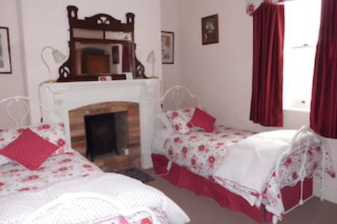 Cottage On Gunning - SA Accommodation 7