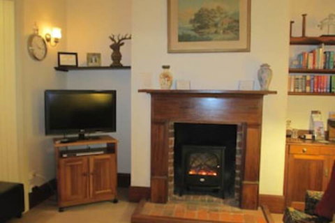 Cottage On Gunning - SA Accommodation 1