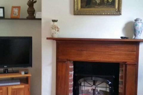 Cottage On Gunning - SA Accommodation 4