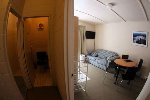 Sugarbush Lodge & Apartments - SA Accommodation 3