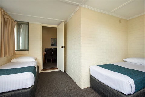 Greenways Apartments - SA Accommodation 6