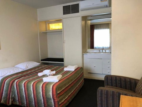 The Astor Hotel Motel - SA Accommodation 3