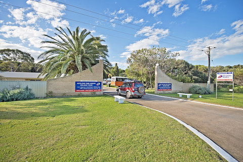 Acclaim Pine Grove Holiday Park - SA Accommodation 0