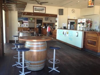 Port Lincoln Pier Hotel - SA Accommodation 4