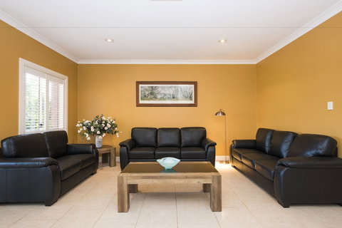 Colonial Court Villas - SA Accommodation 4