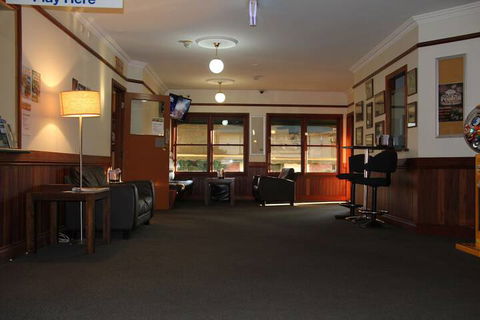 Maleny Hotel - SA Accommodation 1