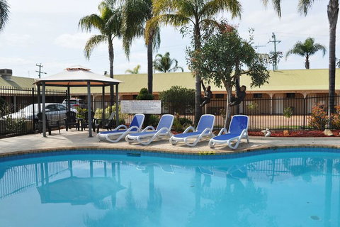 Pinjarra Resort - SA Accommodation 3