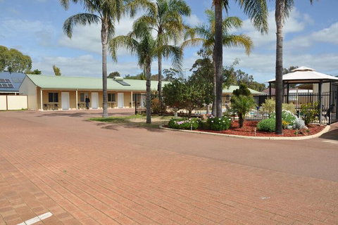 Pinjarra Resort - SA Accommodation 2
