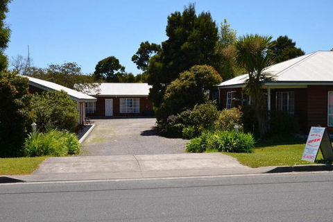 Castaway Holiday Apartments - SA Accommodation 4