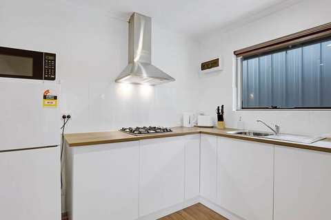 Adelaide Holiday Homes - SA Accommodation 4