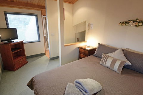 Falls Creek Country Club - SA Accommodation 4