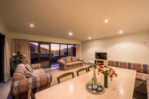 Falls Creek Country Club - SA Accommodation 3