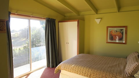 The Black Sparrow - SA Accommodation 6