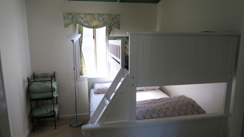 The Black Sparrow - SA Accommodation 3