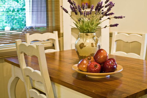 Autumn Abode Cottages Two - SA Accommodation 4