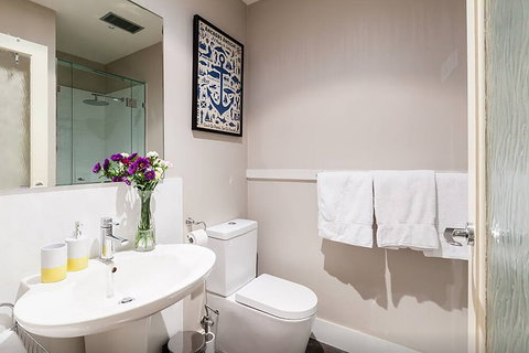 Anchor On Little Collins - Southern - SA Accommodation 5