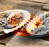 Easeys  Two Wrongs - SA Accommodation