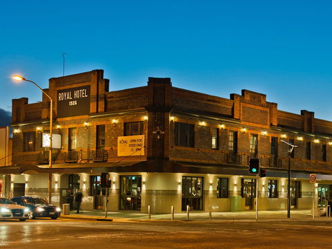 Royal Hotel Queanbeyan - SA Accommodation 0