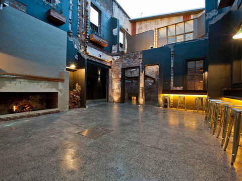 Royal Hotel Queanbeyan - SA Accommodation 2