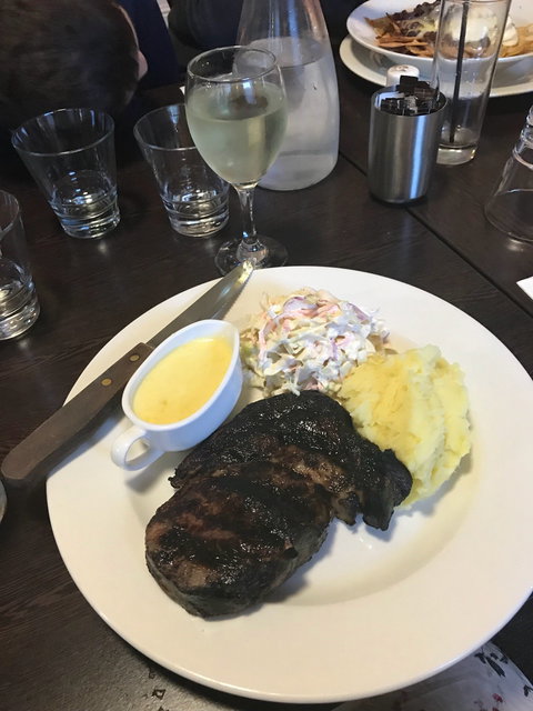 Deloraine Hotel Restaurant - SA Accommodation 7