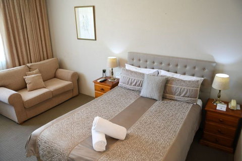 Cotswold Gardens - SA Accommodation 1