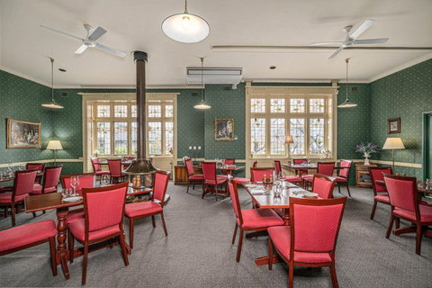 Cotswold Gardens - SA Accommodation 7