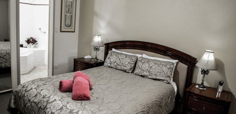 Cotswold Gardens - SA Accommodation 8