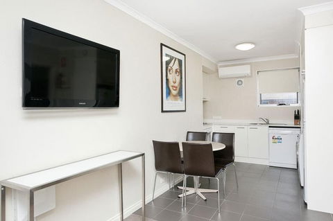Forrest Hotel & Apartments - SA Accommodation 2