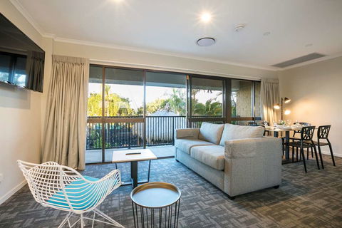 Kawana Waters Hotel By NightCap - SA Accommodation 5