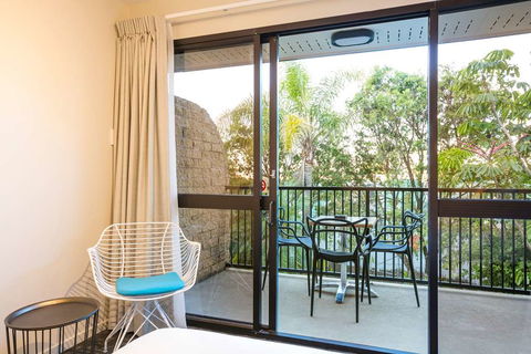 Kawana Waters Hotel By NightCap - SA Accommodation 6