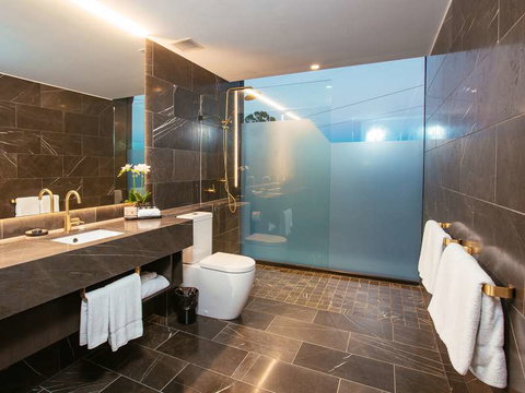 Eatons Hill Hotel - SA Accommodation 2