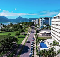 Holiday Inn Cairns Harbourside - SA Accommodation