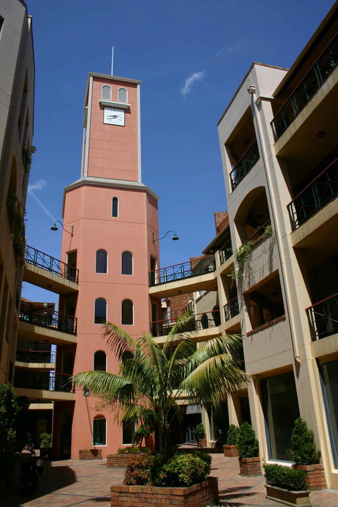 Carlton Clocktower On Lygon - SA Accommodation 0