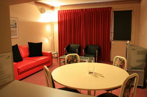 Carlton Clocktower On Lygon - SA Accommodation 1