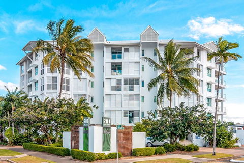 201 Lake Street - Cairns - SA Accommodation 0