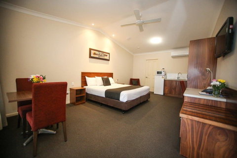 Roma Explorers Inn - SA Accommodation 2