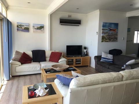 Crystal Blue Apartment - SA Accommodation 3