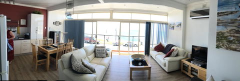 Crystal Blue Apartment - SA Accommodation 32