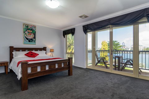 Port Adelaide Harbourside House - SA Accommodation 6