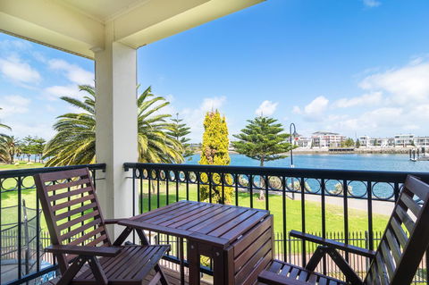 Port Adelaide Harbourside House - SA Accommodation 7