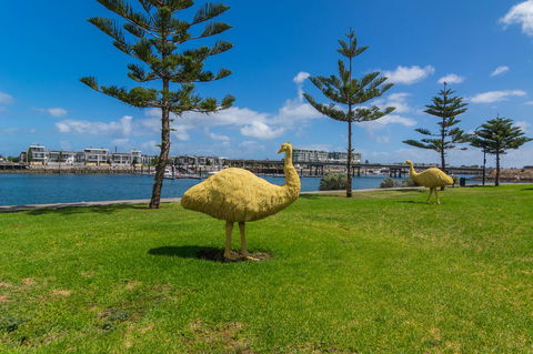 Port Adelaide Harbourside House - SA Accommodation 11