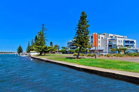 Lakeside Waterfront Apartment The Entrance - SA Accommodation 39