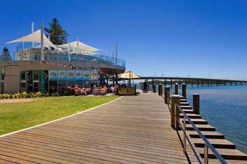 Lakeside Waterfront Apartment The Entrance - SA Accommodation 40