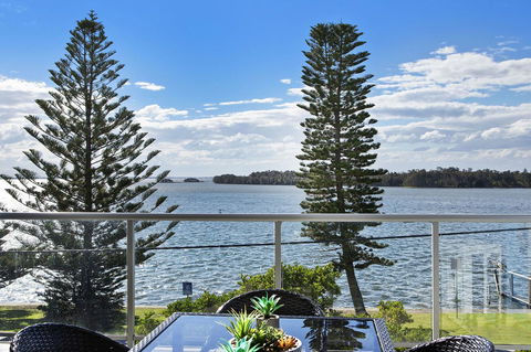 Lakeside Waterfront Apartment The Entrance - SA Accommodation 29