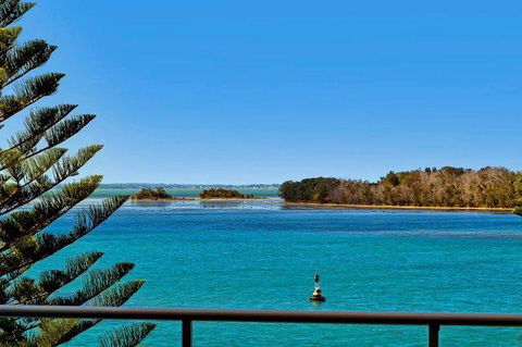 Lakeside Waterfront Apartment The Entrance - SA Accommodation 34