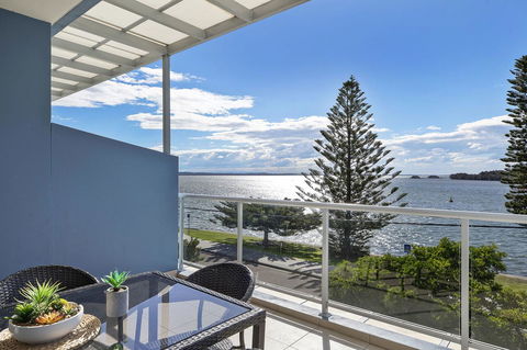 Lakeside Waterfront Apartment The Entrance - SA Accommodation 31